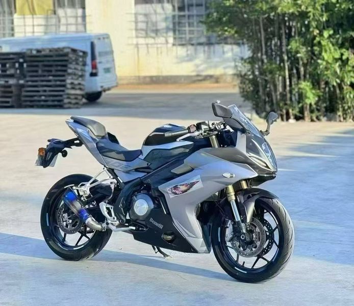 贝纳利 龙卷风 Tornado 302R