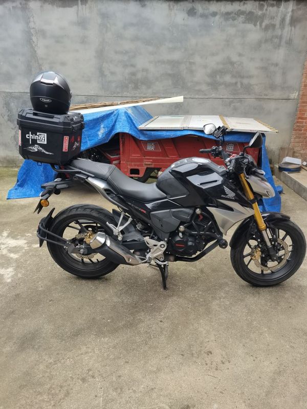 五羊本田 CB190R 暴锋眼