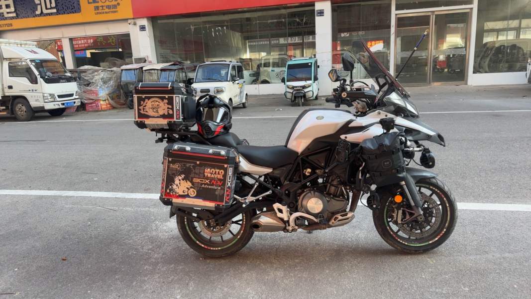 贝纳利 金鹏 TRK502