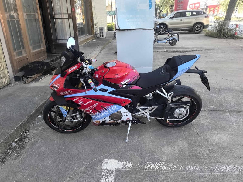 张雪机车 500RR