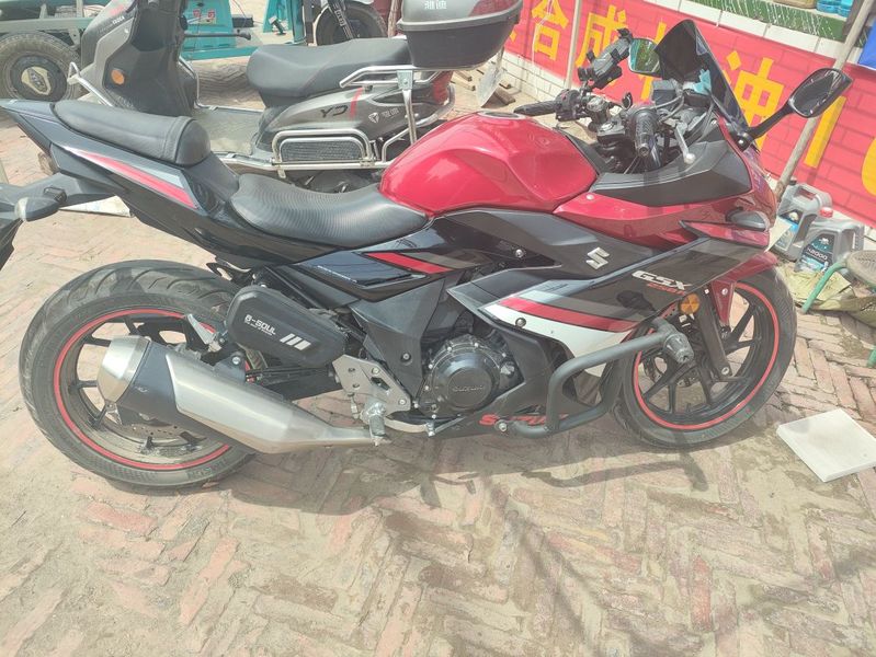 豪爵铃木 GSX250R