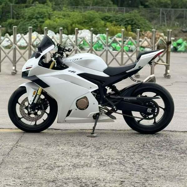 张雪机车 500RR