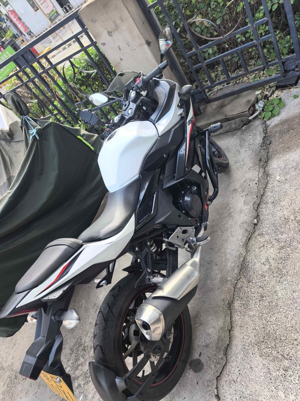 豪爵铃木 GSX250R