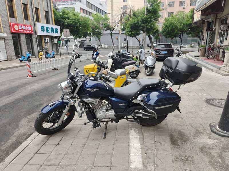豪爵 GZS150