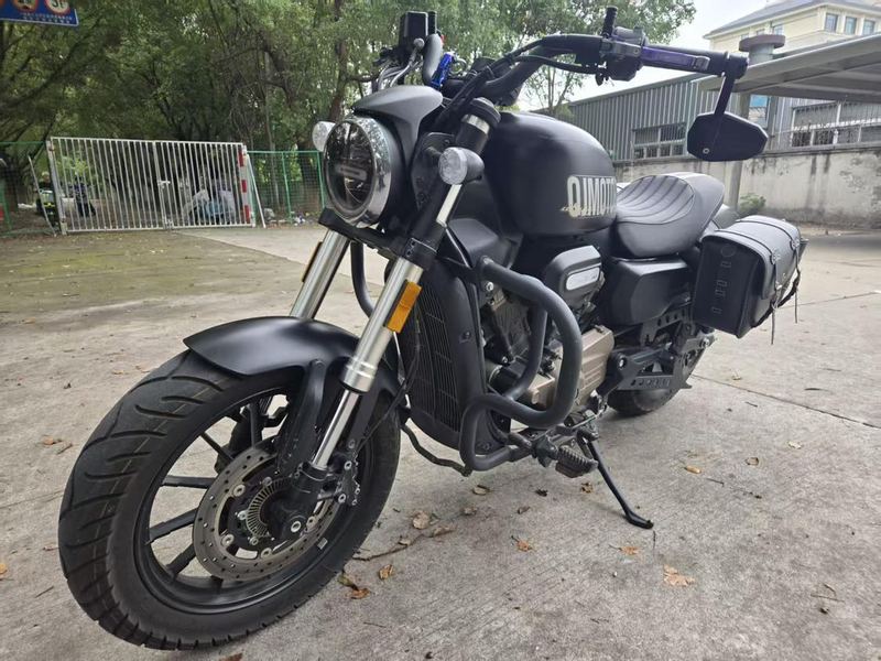QJMOTOR 闪300S