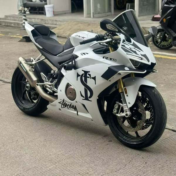 张雪机车 500RR