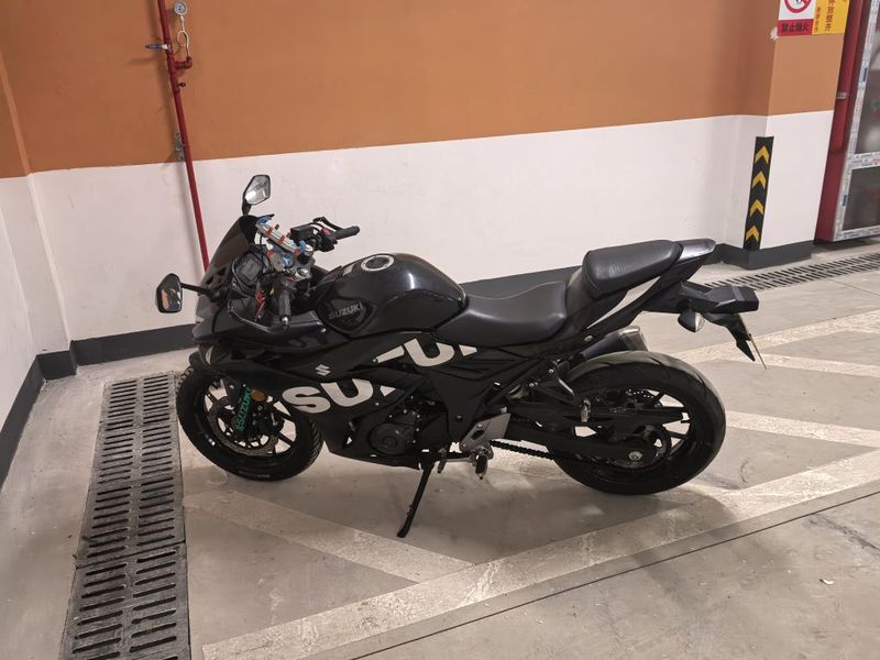 豪爵铃木 GSX250R