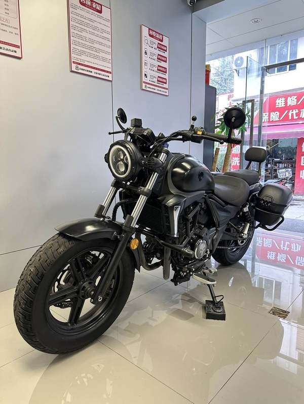 豪爵 TR300