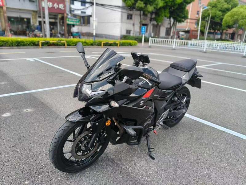 豪爵铃木 GSX250R