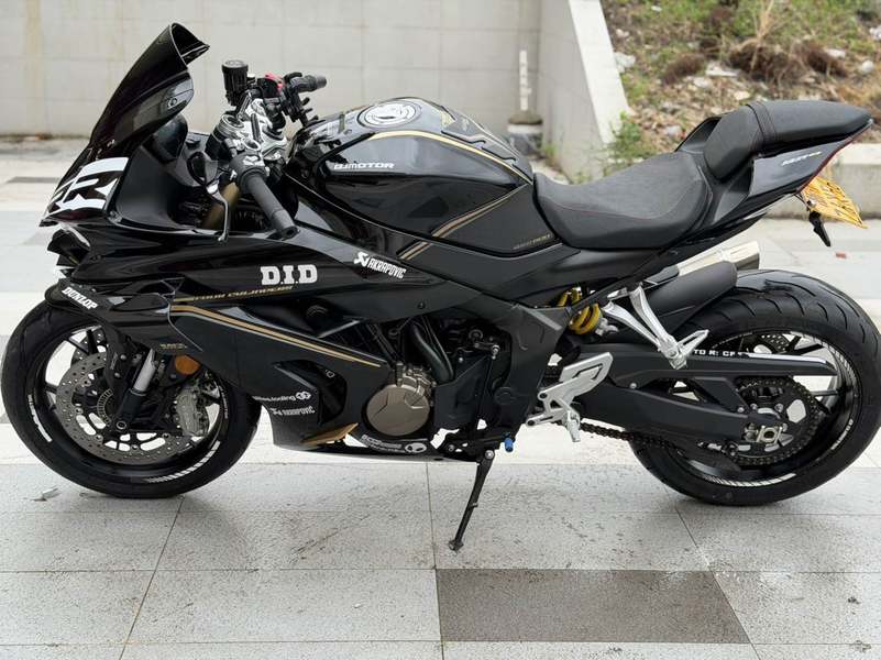 QJMOTOR 赛800