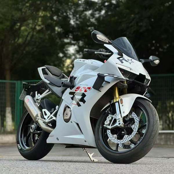 张雪机车 500RR