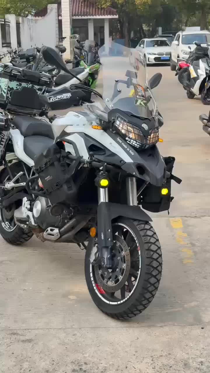贝纳利 金鹏 TRK502