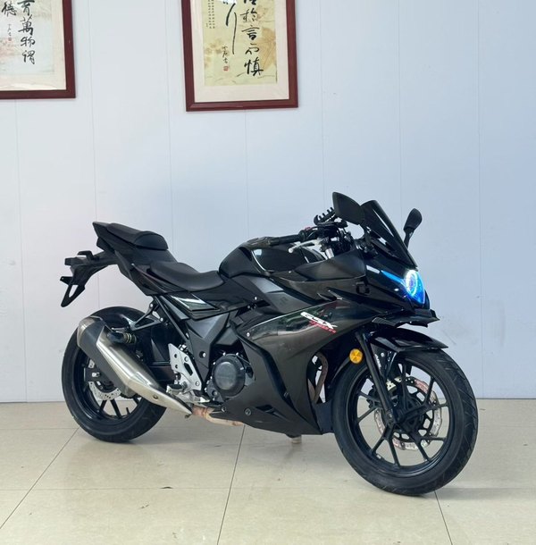 豪爵铃木 GSX250R