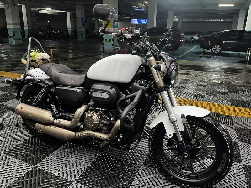 QJMOTOR 闪300S