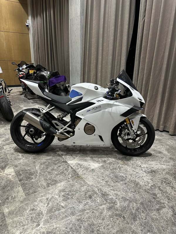 张雪机车 500RR