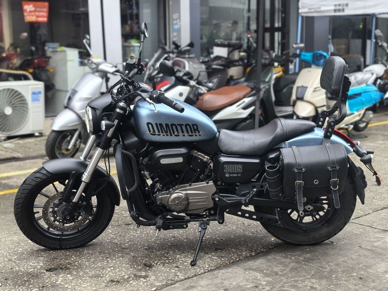 QJMOTOR 闪300S