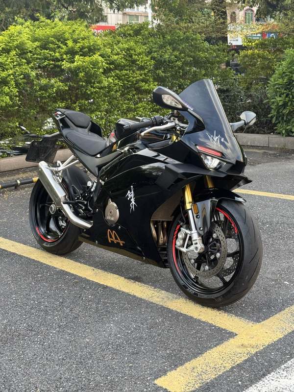 张雪机车 500RR