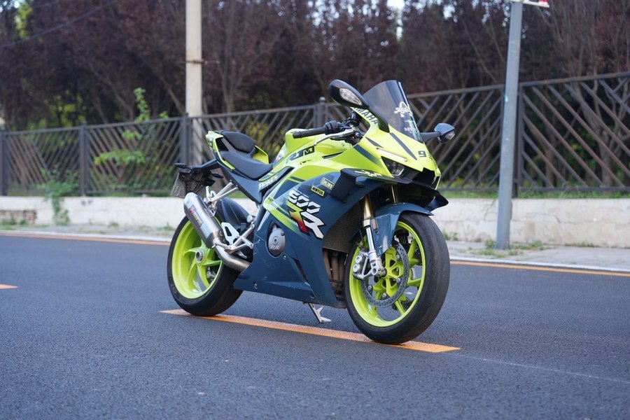 张雪机车 500RR