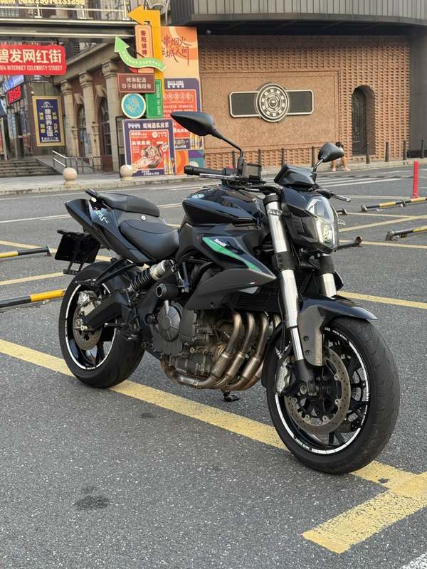 贝纳利 TNT600i