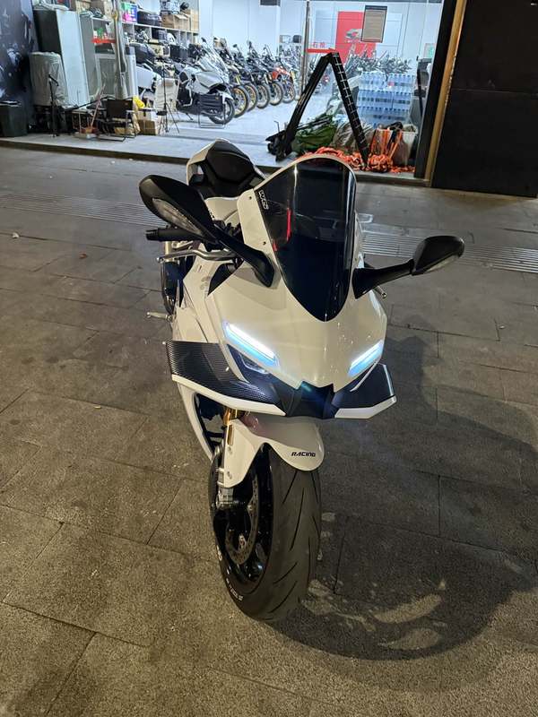 张雪机车 500RR