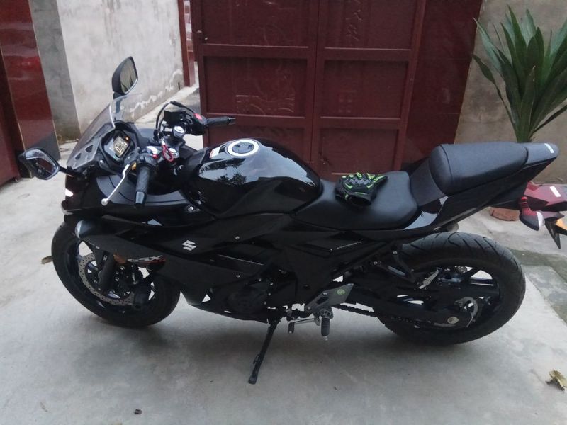 豪爵铃木 GSX250R