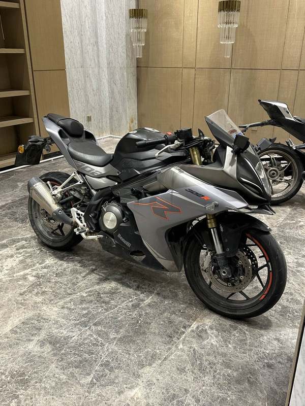 贝纳利 龙卷风 Tornado 302R