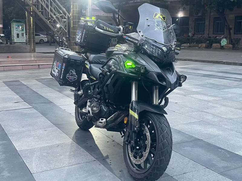 贝纳利 金鹏 TRK502