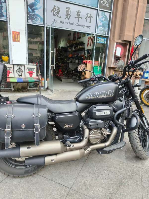 QJMOTOR 闪300S