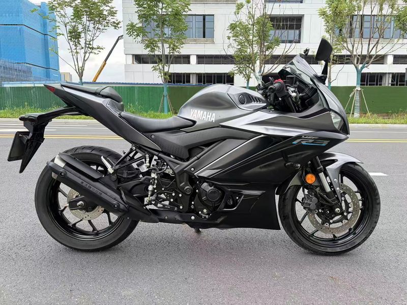雅马哈 YZF-R3