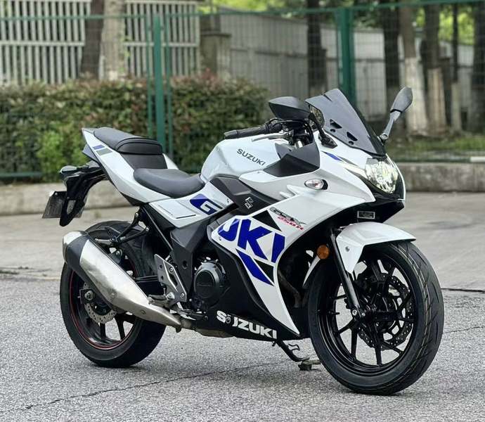 豪爵铃木 GSX250R