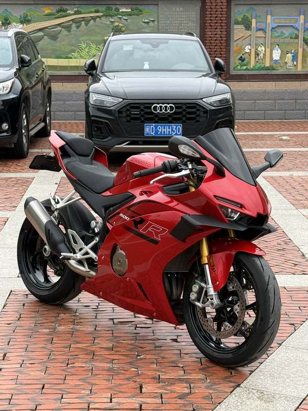 张雪机车 500RR