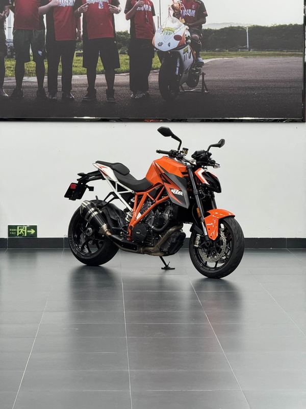KTMR2R 1290 Super Duke