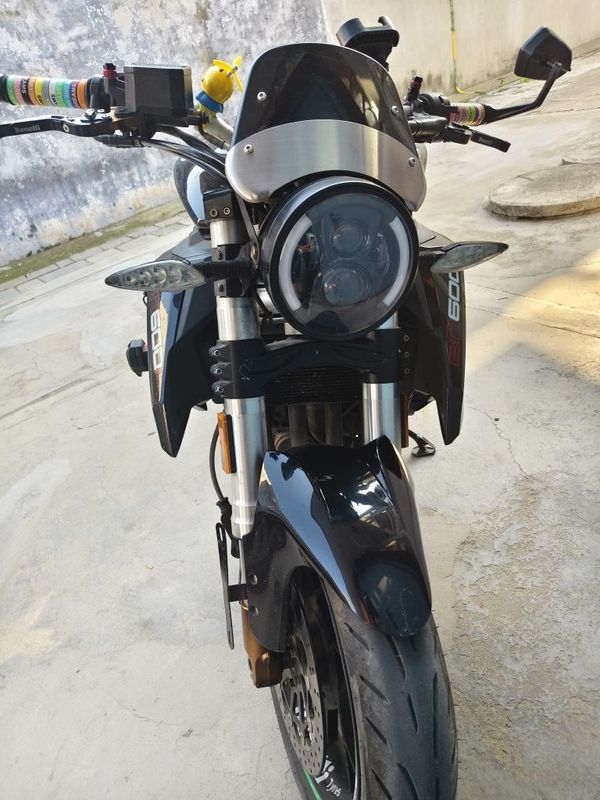 贝纳利 TNT600i