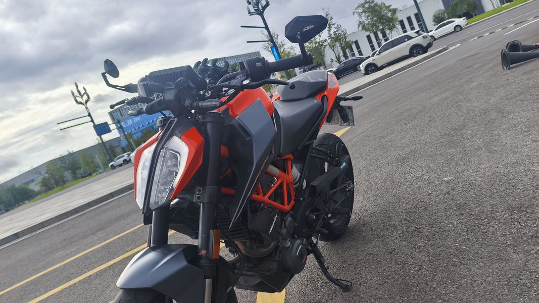 KTMR2R 390 Duke