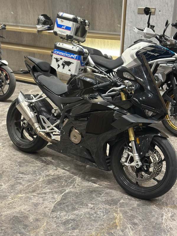 张雪机车 500RR