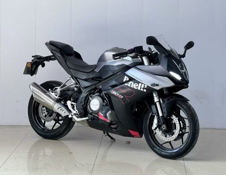 贝纳利 龙卷风 Tornado 302R