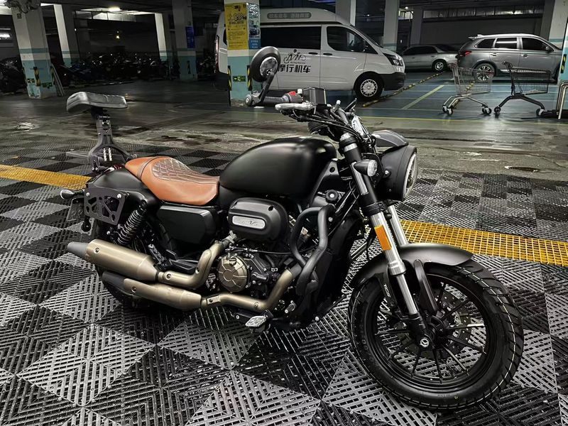 QJMOTOR 闪300S