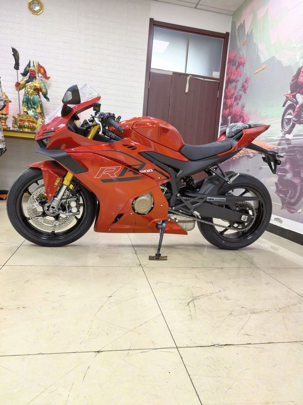 张雪机车 500RR