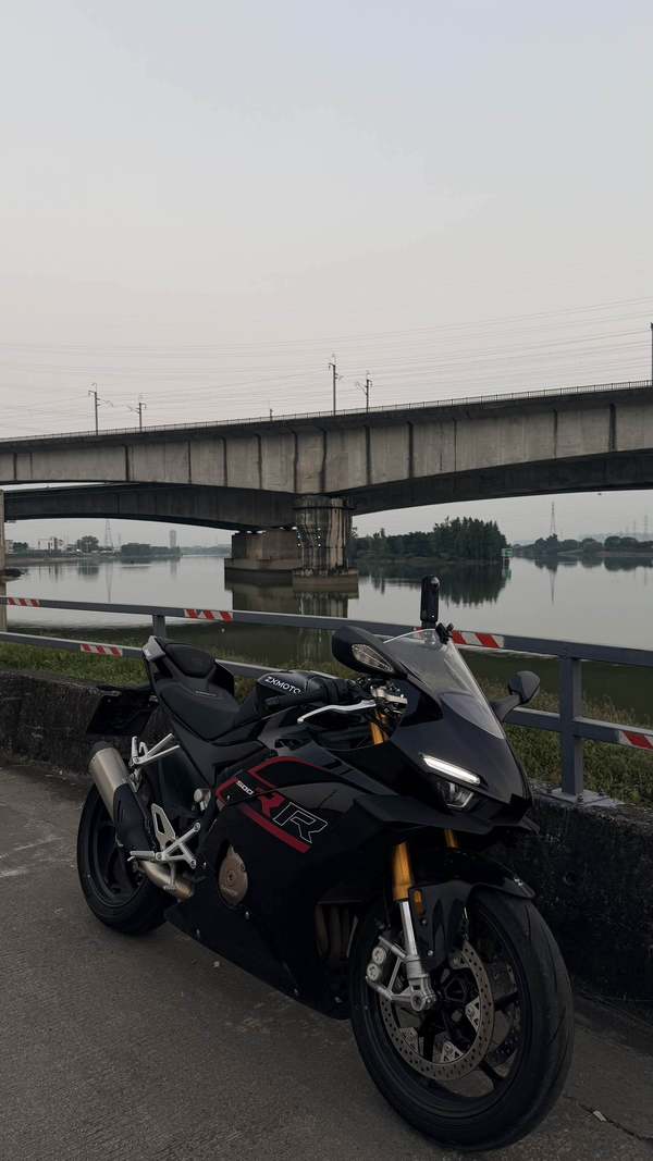 张雪机车 500RR