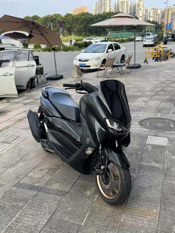 雅马哈 NMAX