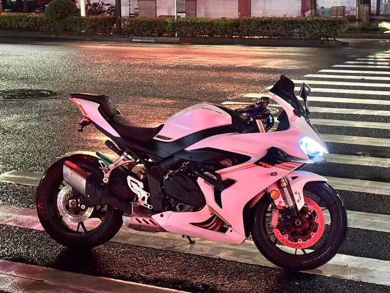 QJMOTOR 赛800