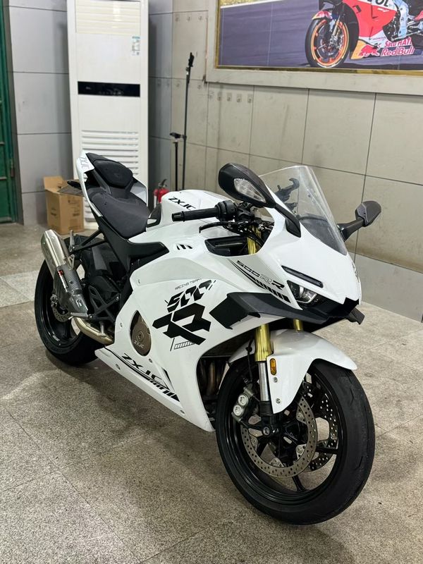 张雪机车 500RR