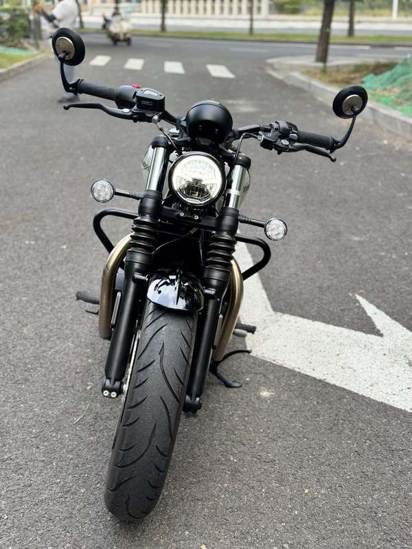 凯旋 Bonneville Bobber