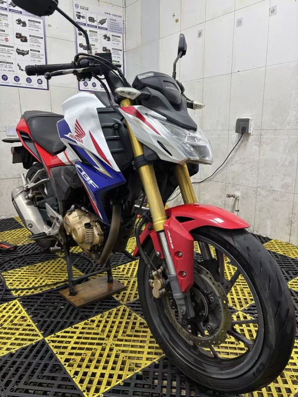 五羊本田 CB190R 暴锋眼