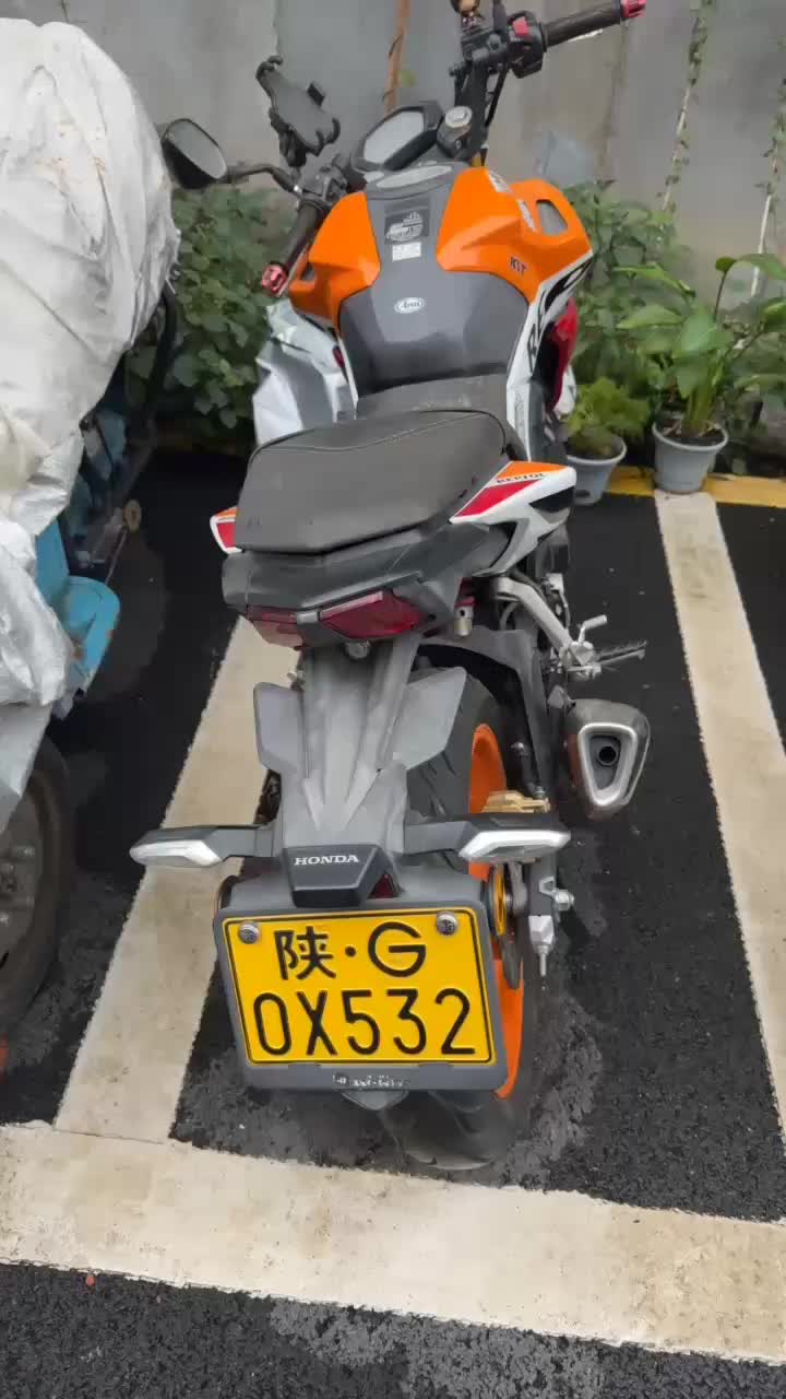 五羊本田 CB190R 暴锋眼