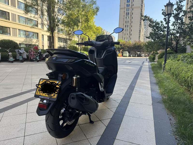 雅马哈 NMAX