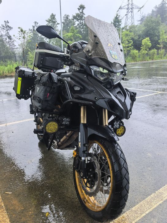 贝纳利 TRK552