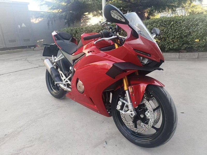 张雪机车 500RR