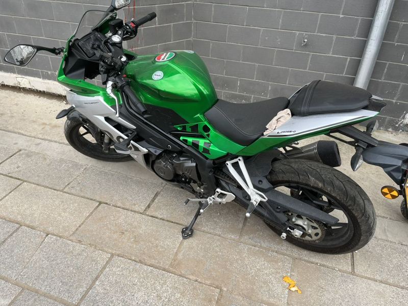 贝纳利 龙卷风 Tornado 252R