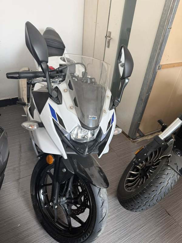 豪爵铃木 GSX250R